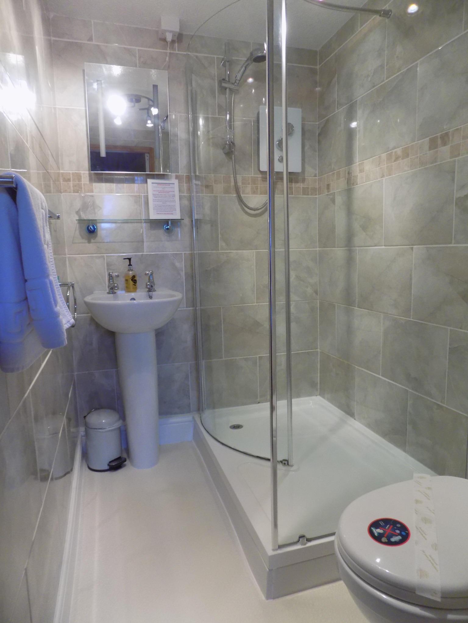Tiled en-suite shower room with pedestal basin