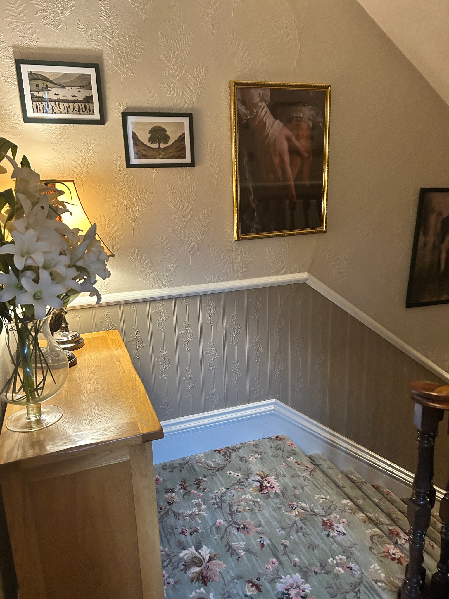 Welcoming landing at Glendale Guesthouse